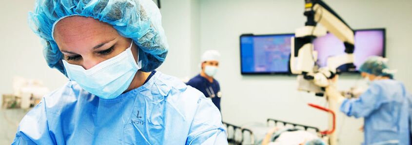 Mellnagyobbítás plasztikai műtétet végző sebészek